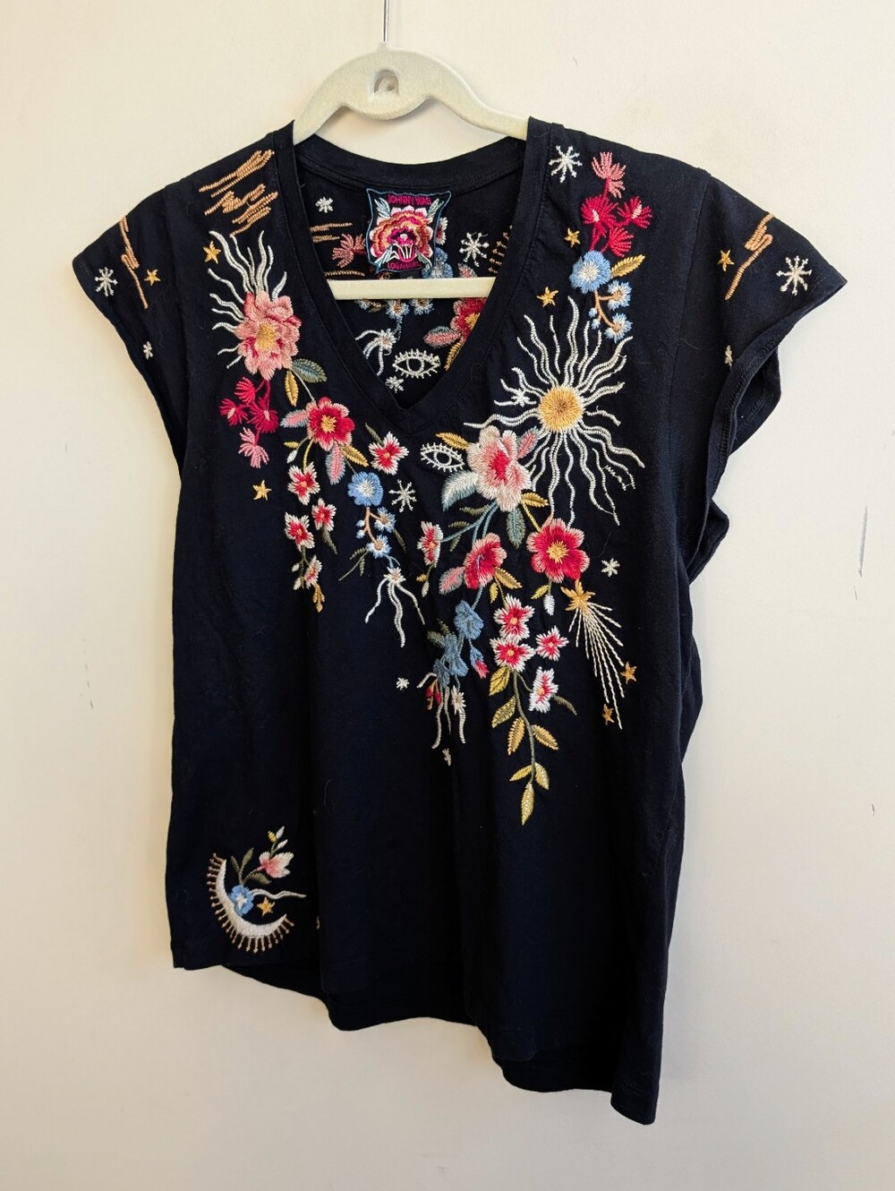 JOHNNY WAS Lissa Embroidered Floral Cotton Knit Jersey V-Neck Flutter Sleeve Top - Picture 7 of 10